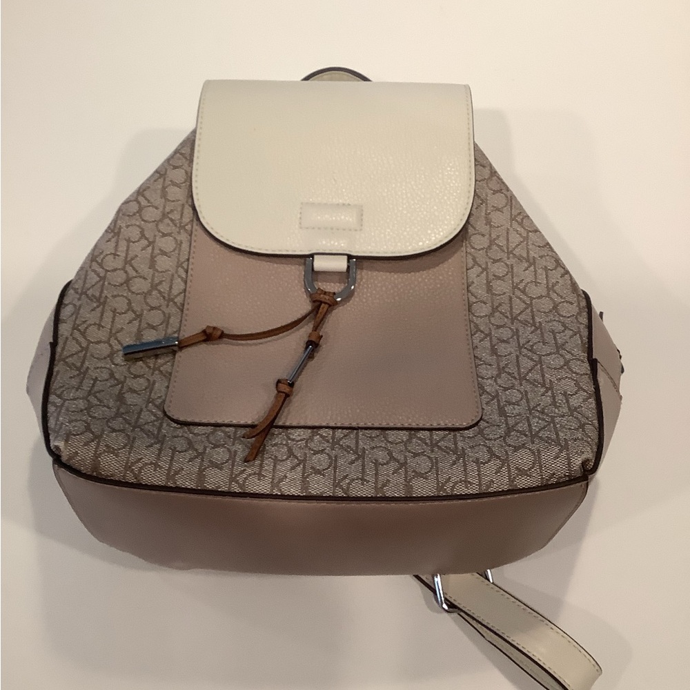 CALVIN KLEIN REYNA SIGNATURE BACKPACK